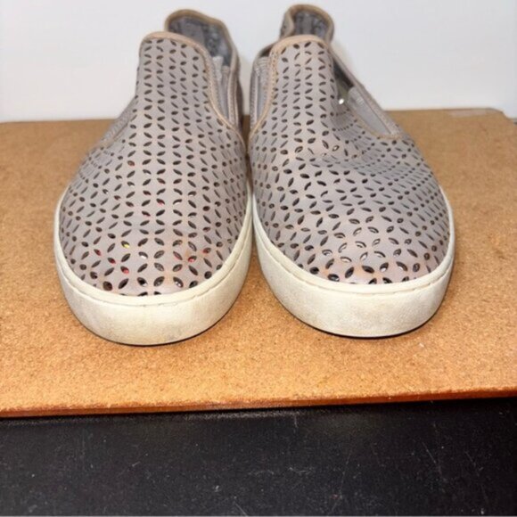 Michael Kors Women's 9.5 Beige Taupe Tan Perforated Slip-On Shoes Casual Summer - Picture 2 of 12